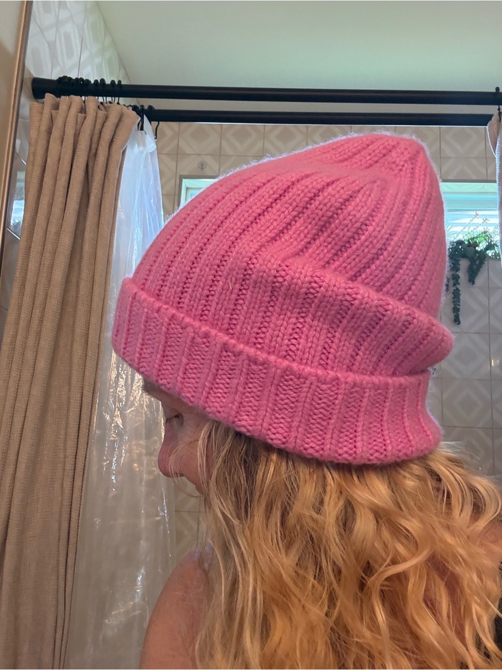 freecity Pink Ribbed Knit Cashmere Beanie - Picture 5 of 5